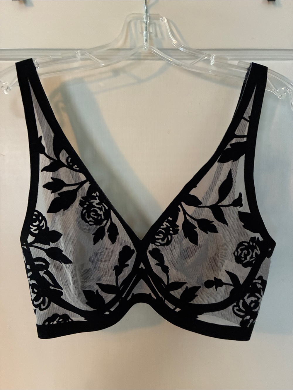 EBY Madame Noir Bralette size L —NWT
